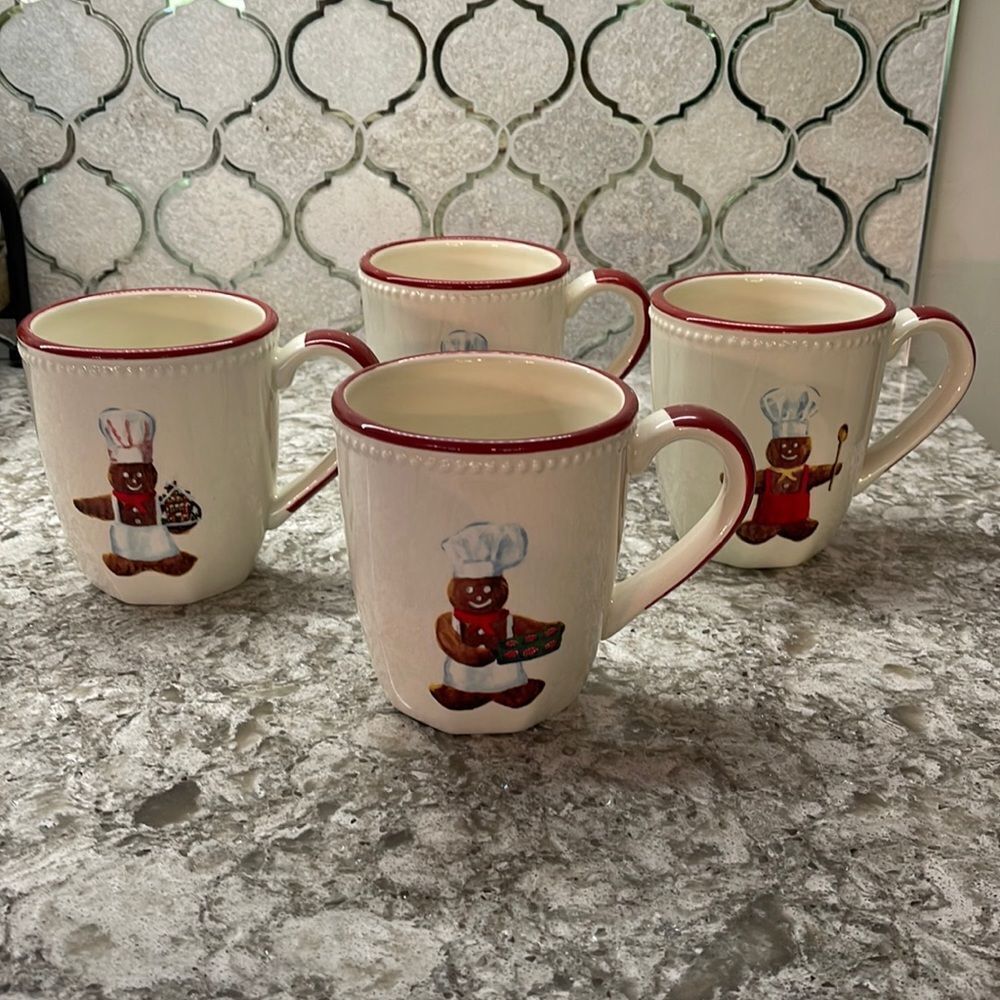 Set of 4 Williams Sonoma Gingerbread Mugs